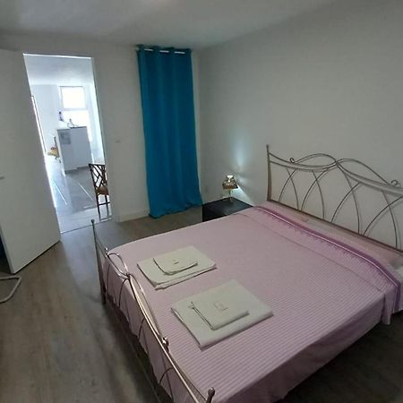 Alvito Guest House - Comfortable Room With Private Bathroom 리스본 외부 사진